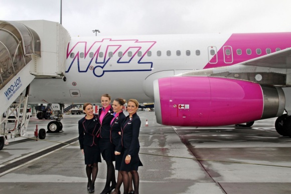 Wizz Air świętuje we Wrocławiu LIFESTYLE, Podróże - Węgierskie linie obsłużyły przez 11 lat już 100 milionów pasażerów. Z tej okazji na wrocławskim lotnisku odbyło się spotkanie z prezesem Wizz Air. Ze stolicą Dolnego Śląska przewoźnik jest związany od 2006 roku.