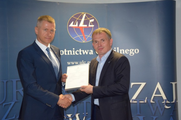 Wrocławskie lotnisko z europejskim certyfikatem LIFESTYLE, Podróże - Port Lotniczy Wrocław otrzymał certyfikat wydany na podstawie przepisów Unii Europejskiej. Dokument potwierdza, że lotnisko spełnia wszystkie najwyższe wymagania unijne dotyczące zasad bezpieczeństwa i prawidłowego funkcjonowania.