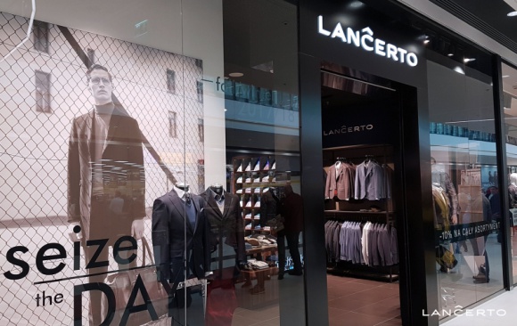 LANCERTO z rekordową powierzchnią salonów sprzedaży BIZNES, Handel - Marka premium z sektora eleganckiej odzieży męskiej właśnie zaprezentowała najnowszy regularny salon w warszawskiej Galerii Północnej, to 39 punkt w portfolio lokalizacji LANCERTO.