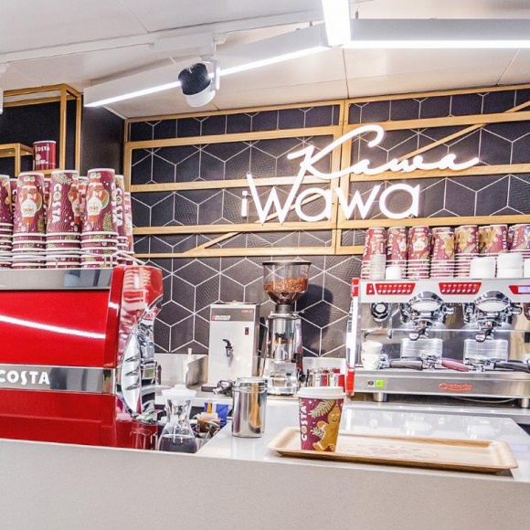 Pociąg do kawy – COSTA COFFEE otwiera dwa nowe lokale w Centrum Warszawy BIZNES, Handel - COSTA COFFEE otworzyła dwie nowe kawiarnie w Warszawie.