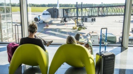 Ryanair poleci z Wrocławia do Kijowa LIFESTYLE, Podróże - Ryanair ogłosił nowy kierunek lotów z Wrocławia. Od listopada irlandzki przewoźnik poleci na największe ukraińskie lotnisko - Kijów-Boryspol. Będzie to trzecie połączenie na Ukrainę dostępne z wrocławskiego portu.