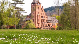 Villeroy & Boch otwiera podwoje zamku Saareck LIFESTYLE, Podróże - Marzenia są po to, by je realizować - dlatego spełnij swoje o bajkowym wypoczynku. Oderwij się od codzienności i poczuj wyjątkową atmosferę niezwykłego miejsca, jakim jest zamek Saareck Villeroy & Boch.