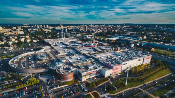 Silesia City Center wciąż na topie - podsumowanie pierwszego półrocza BIZNES, Handel - Silesia City Center w rok 2018 weszła z impetem i wciąż rośnie w siłę. Nowi najemcy, rozbudowana oferta rozrywkowa i angażujące klientów eventy sprawiają, że Silesia City Center utrzymuje pozycję lidera w tej części Polski.