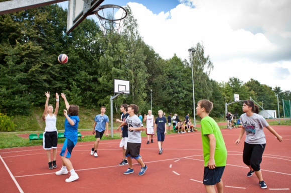 TWOJE DZIECKO TEŻ MOŻE POJECHAĆ NA LAST MINUTE! LIFESTYLE, Podróże - Obozy młodzieżowe z atrakcyjnym programem i w ciekawym miejscu to spełnienie marzeń młodych ludzi.