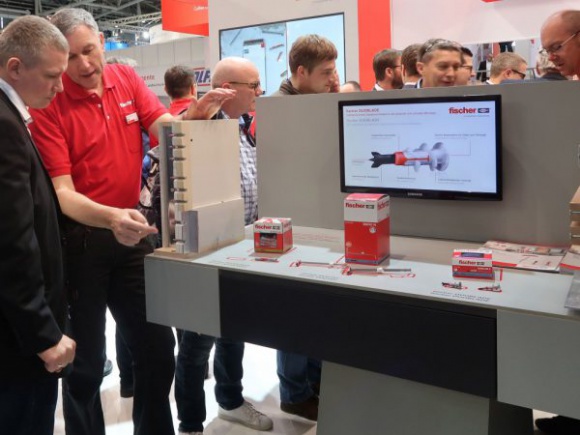 fischer Polska: Kształtujmy rynek DIY. Razem BIZNES, Handel - Około 100 przedstawicieli międzynarodowego przemysłu DIY i ogrodniczego, z ponad 50 krajów zgromadziło się w stolicy Irlandii, Dublinie na VII Światowym Szczycie DIY.