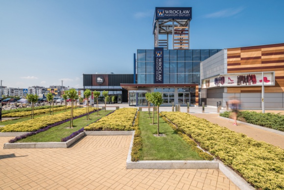 Wrocław Fashion Outlet notuje wzrosty w I półroczu BIZNES, Handel - Jedyne centrum outletowe Dolnego Śląska podsumowuje I półrocze 2019 roku, kończąc je dwucyfrowymi wzrostami sprzedaży względem 2018 roku i utrzymującym się trendem wzrostu odwiedzalności klientów