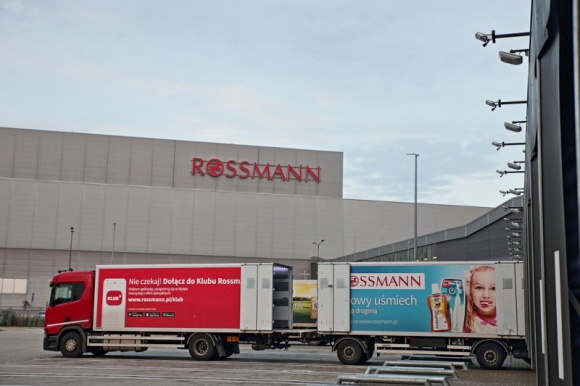 ISS RFID nawiązuje współpracę z firmą Rossmann BIZNES, Handel - Gdyński startup technologiczny, ISS RFID, zakończył jeden z pierwszych etapów wdrożenia systemu radiowej identyfikacji ładunku w magazynach firmy Rossmann w Łodzi.