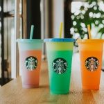 Zmieniające kolor kubki w ofercie Starbucks Polska