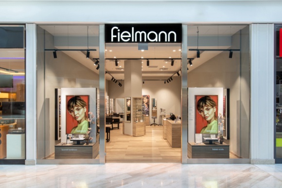 Fielmann otwiera trzeci butik optyczny w Poznaniu BIZNES, Handel - 19 listopada 2020 roku niemiecki lider rynku optycznego otworzył już 22. salon w Polsce. Do sieci Fielmann dołączył właśnie nowo otwarty butik w CH Posnania, największym centrum handlowym w Wielkopolsce.
